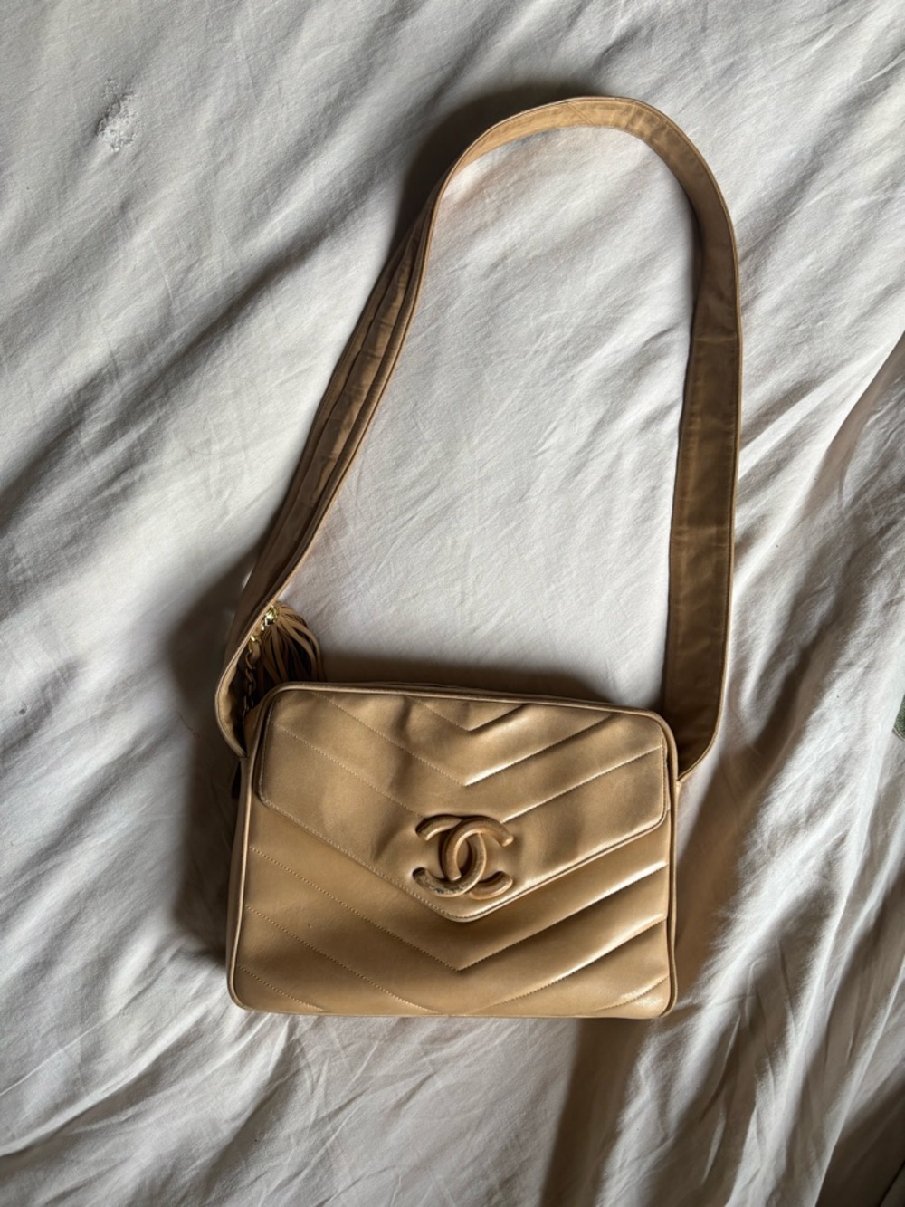 RARE Vintage Lambskin Chanel Beige Logo Chevron Shoulder Bag - Picture 8 of 12
